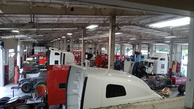 The Peterbilt Store Knoxville Semi Truck Repair Shop