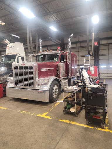 The Peterbilt Store in North Haven Connecticut Semi Truck Repair Shop