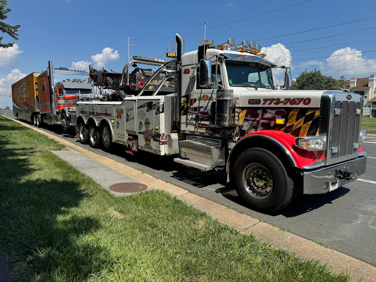Peterbilt 389 Tow Truck