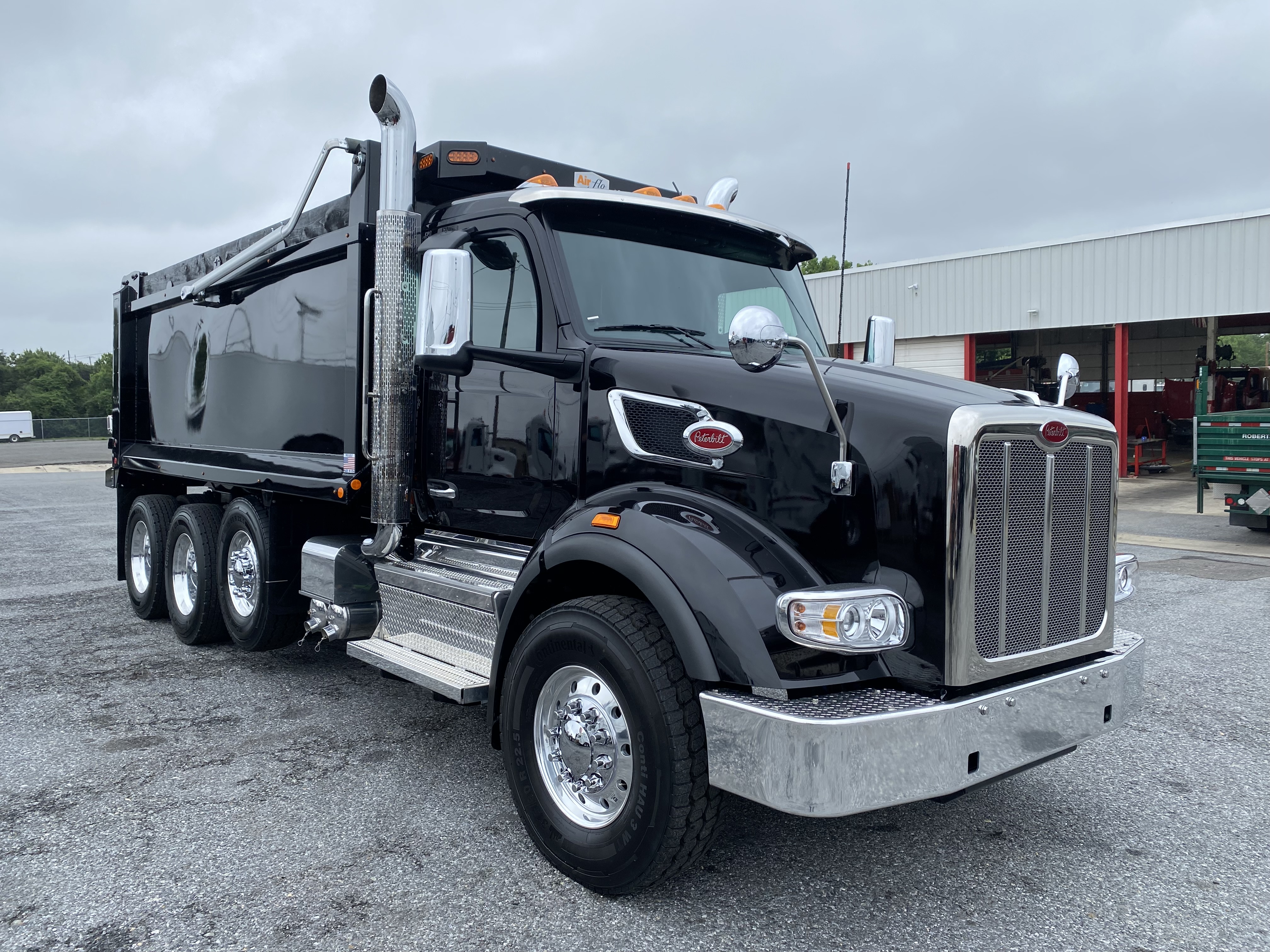 2025 Peterbilt 567