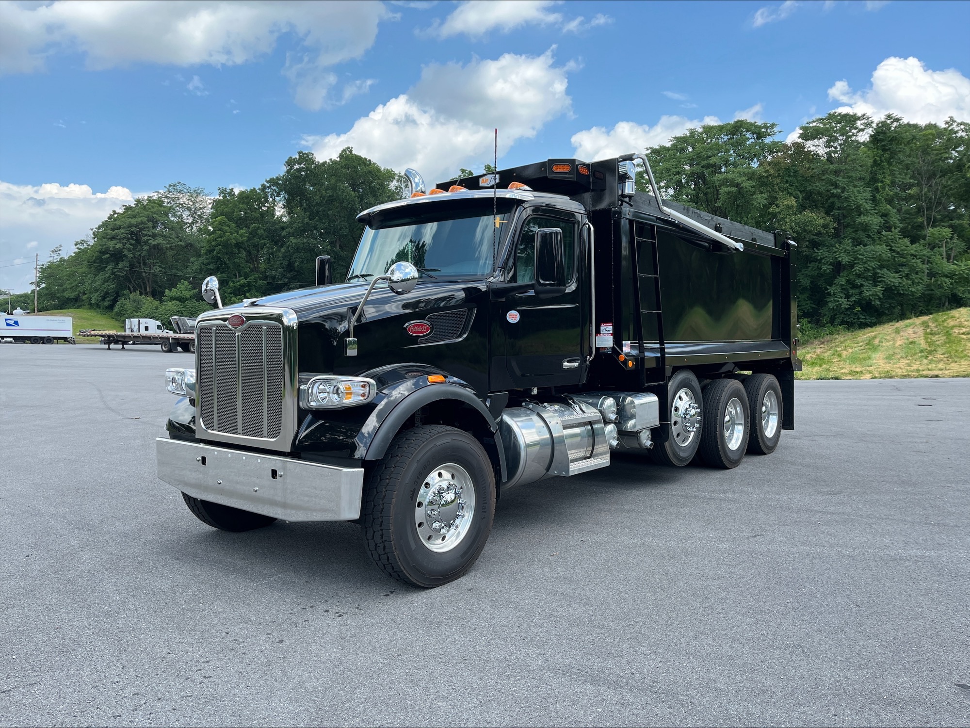 2025 Peterbilt 567