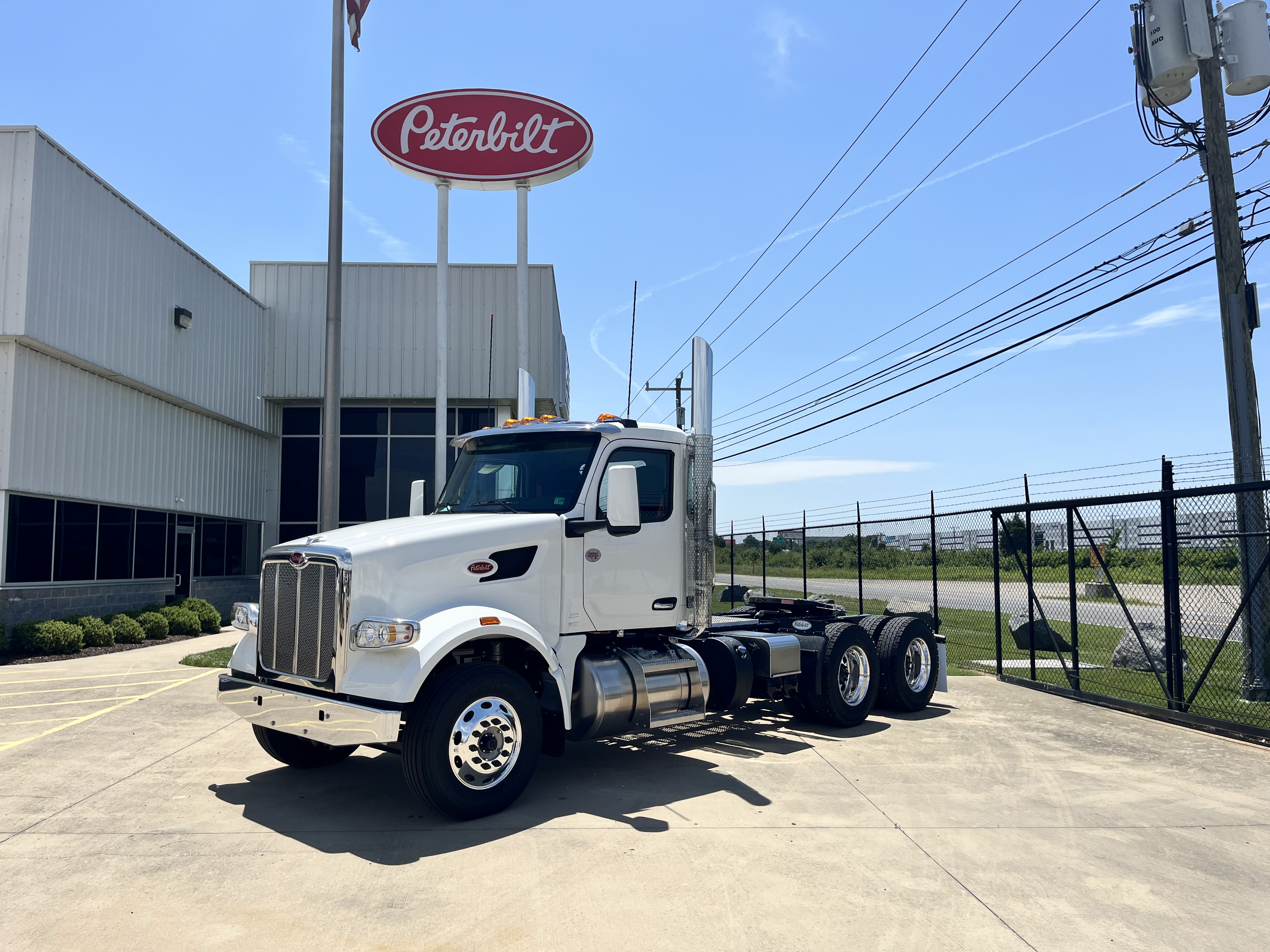 2025 Peterbilt 567