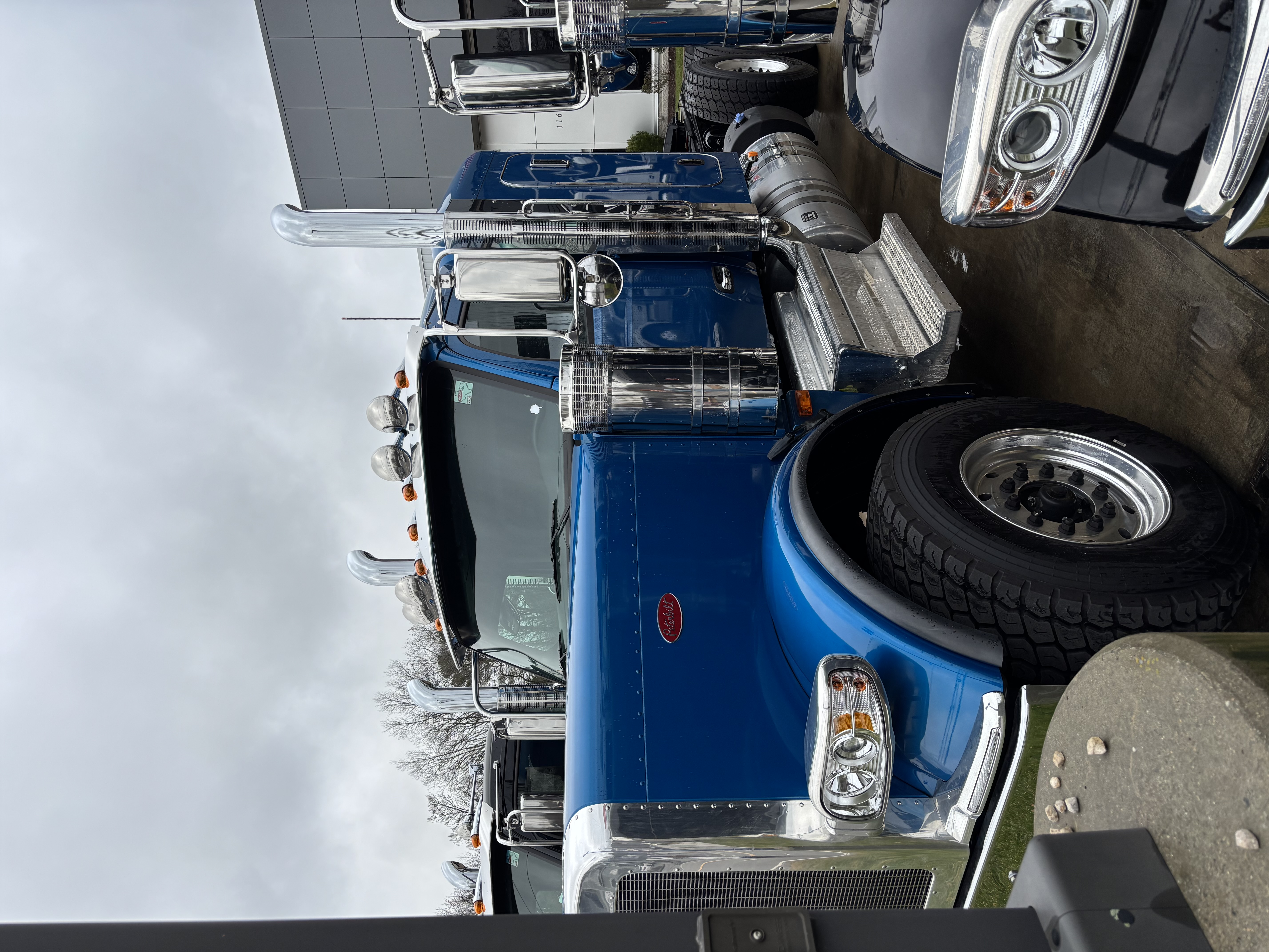 2025 Peterbilt 589