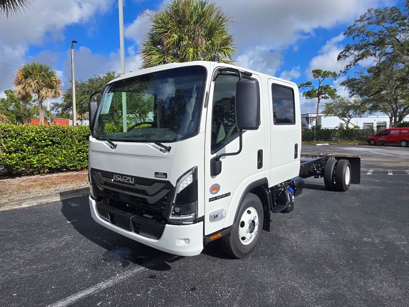 2026 Isuzu NPR-HD / 14,500 GVWR