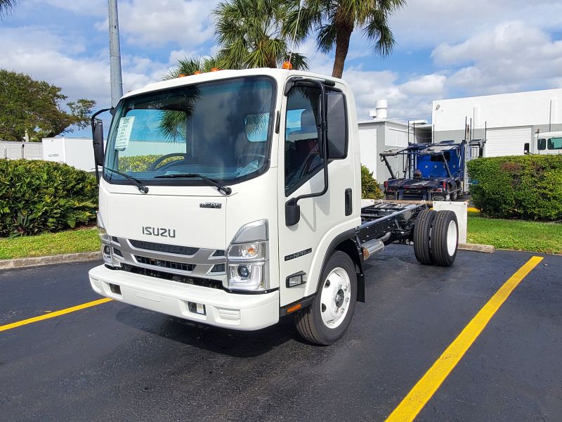 2026 Isuzu NPR-HD / 14,500 GVWR