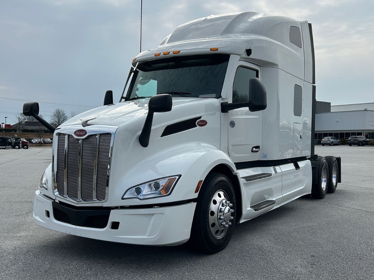 2023 Peterbilt 579
