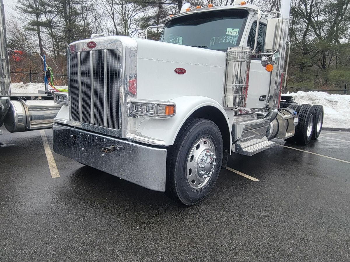 2027 Peterbilt 589