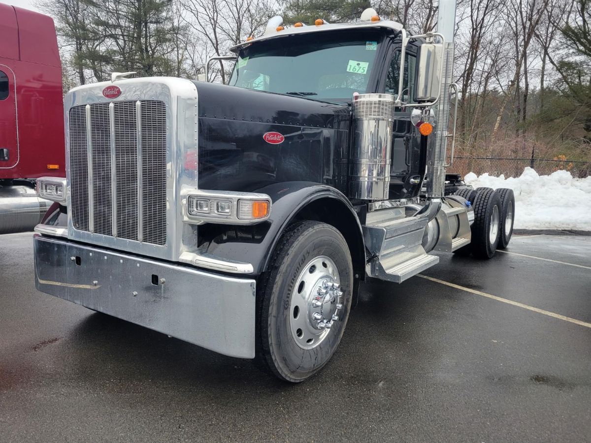 2027 Peterbilt 589