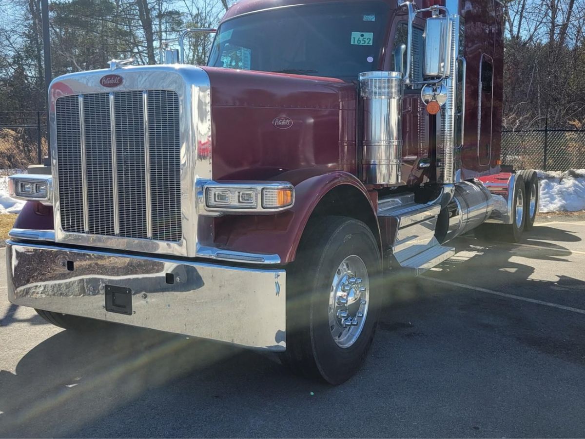 2027 Peterbilt 589