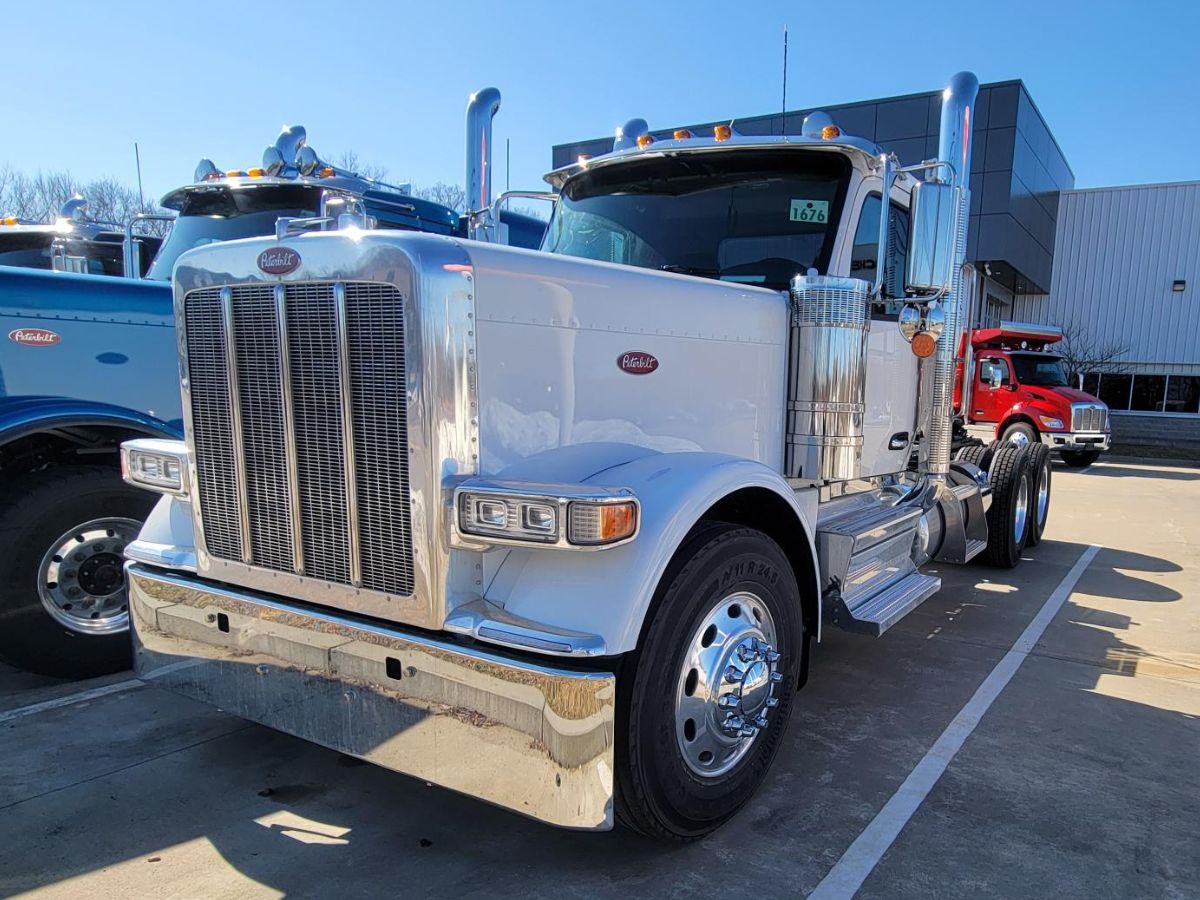 2027 Peterbilt 589