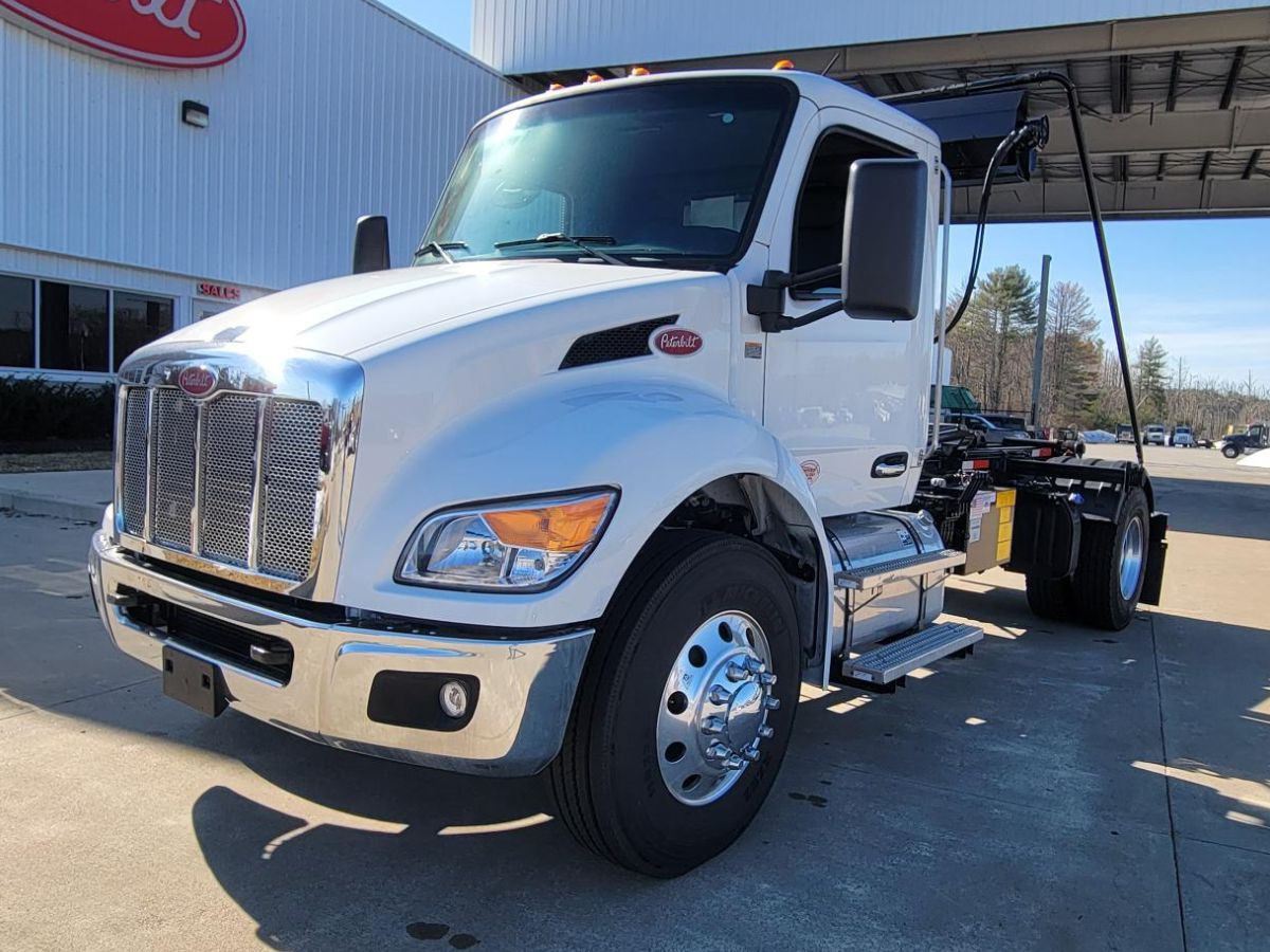 2025 Peterbilt 536