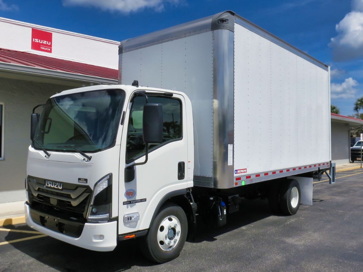 2026 Isuzu NPR-HD / 14,500 GVWR