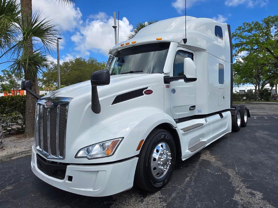 2023 Peterbilt 579