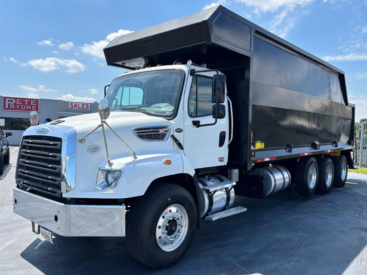 2025 Freightliner 114SD