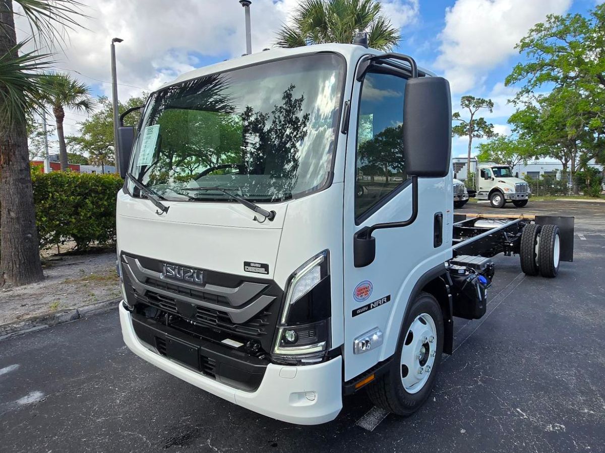 2027 Isuzu NRR / 19,500 GVWR