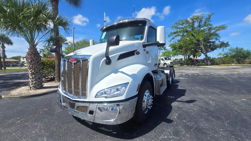 2025 Peterbilt 579