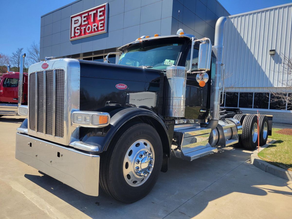 2027 Peterbilt 589