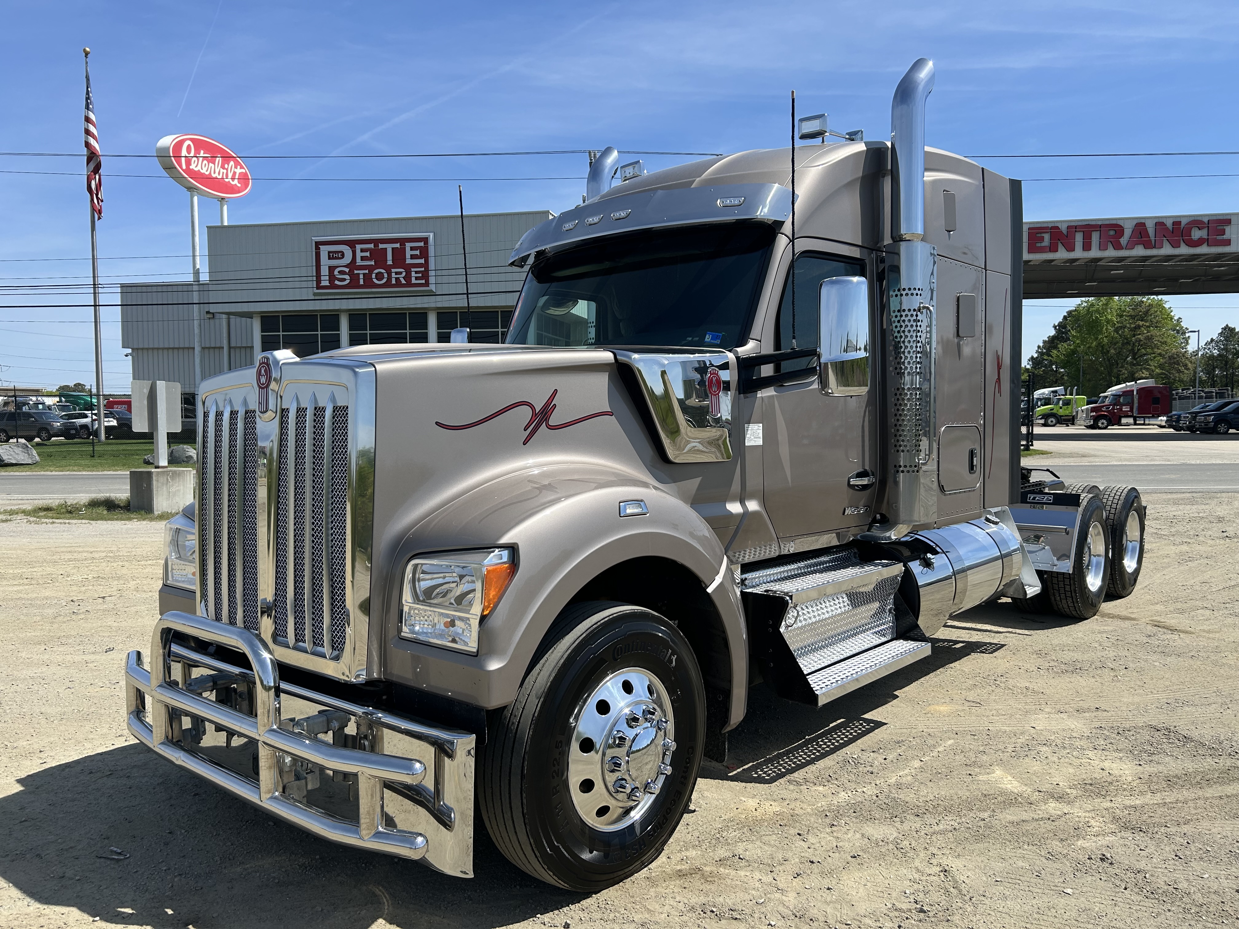 2023 Kenworth W990
