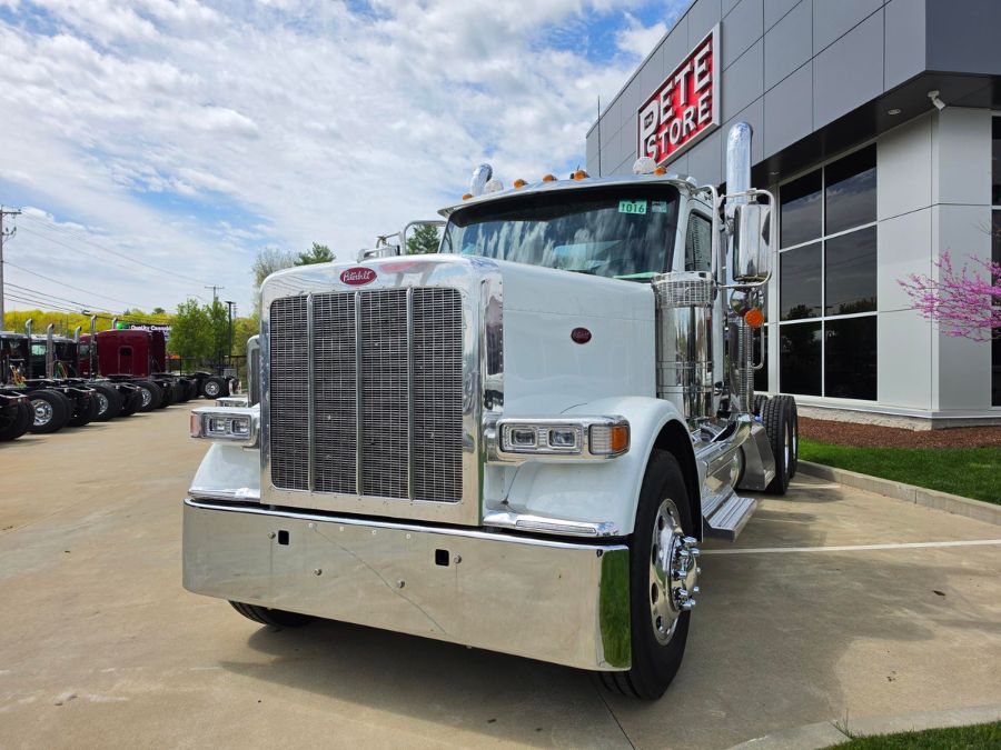 2027 Peterbilt 589