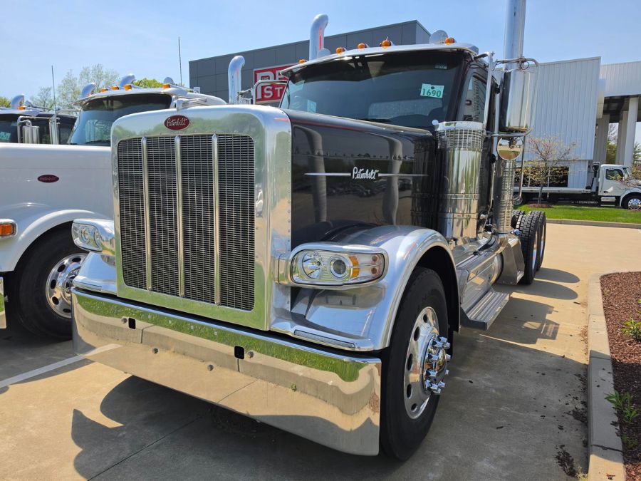 2027 Peterbilt 589