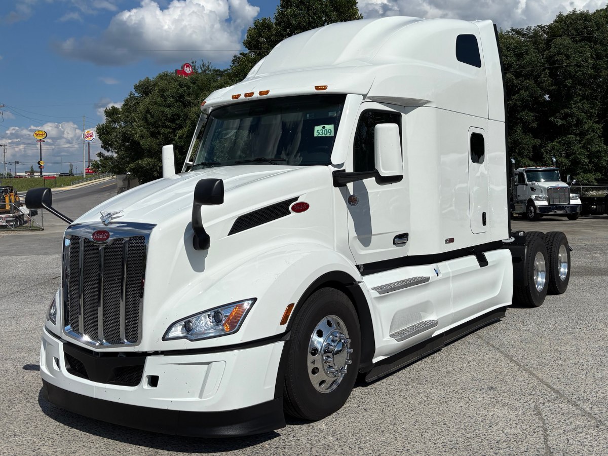 2027 Peterbilt 579