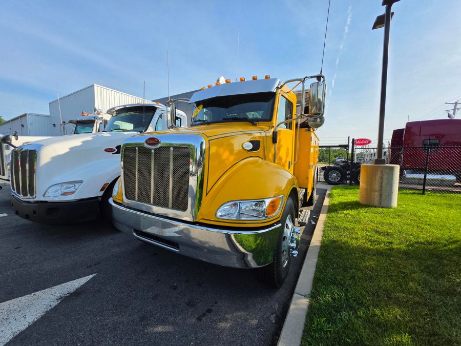 2022 Peterbilt 337