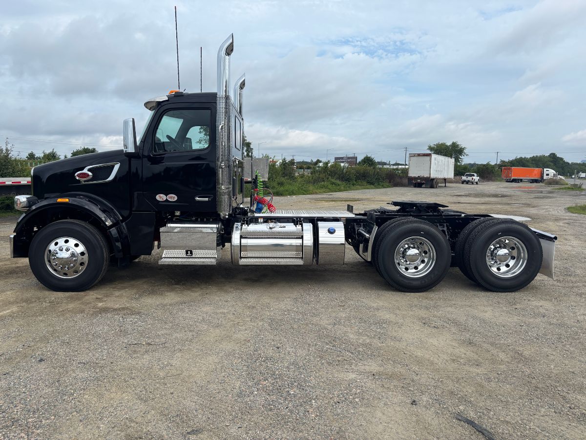 2027 Peterbilt 567