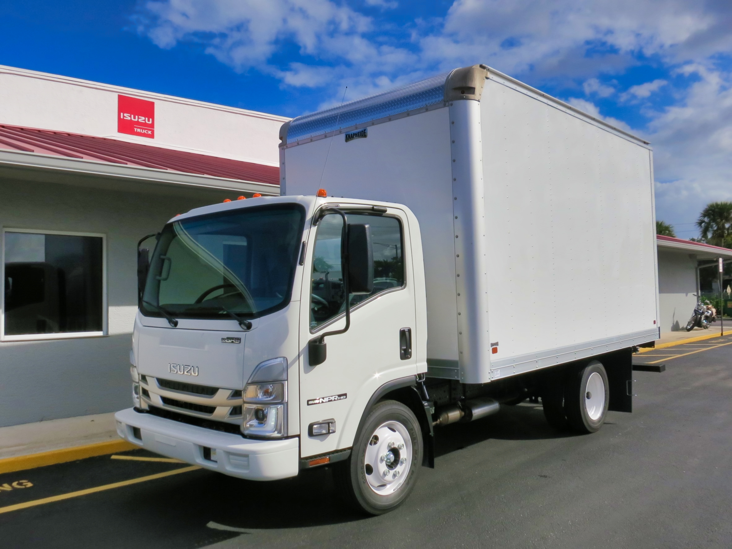 2024 Isuzu NPR-HD / 14,500 GVWR